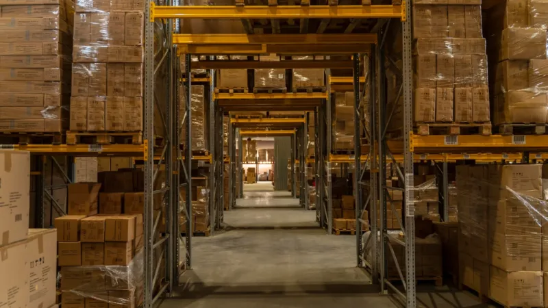 Gestores veem fim do aperto, e FIIs projetam cortes da Selic em 2026